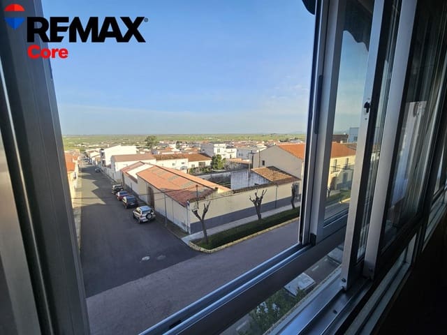 Piso de 4 habitaciones en Sierra de Fuentes en venta - 132.000 € (Ref: 9629981)