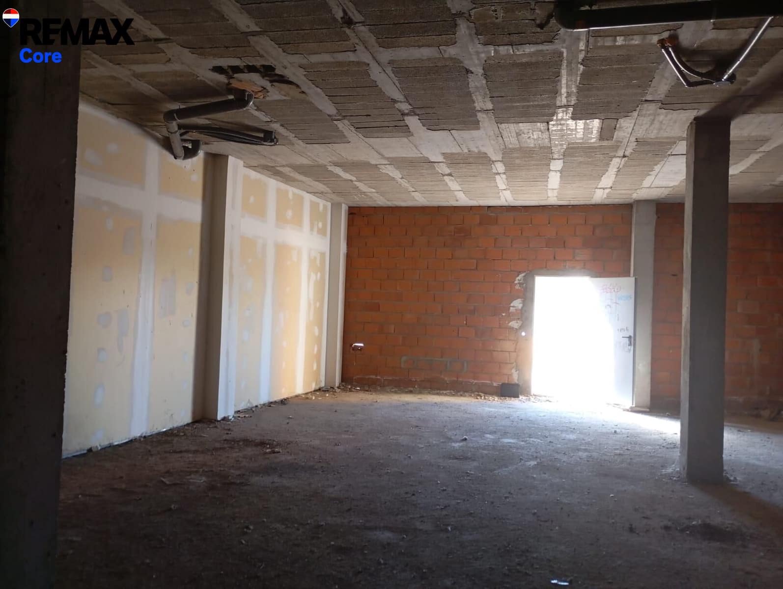 Commercieel te koop in Caceres stad - € 159.075 (Ref: 9661961)