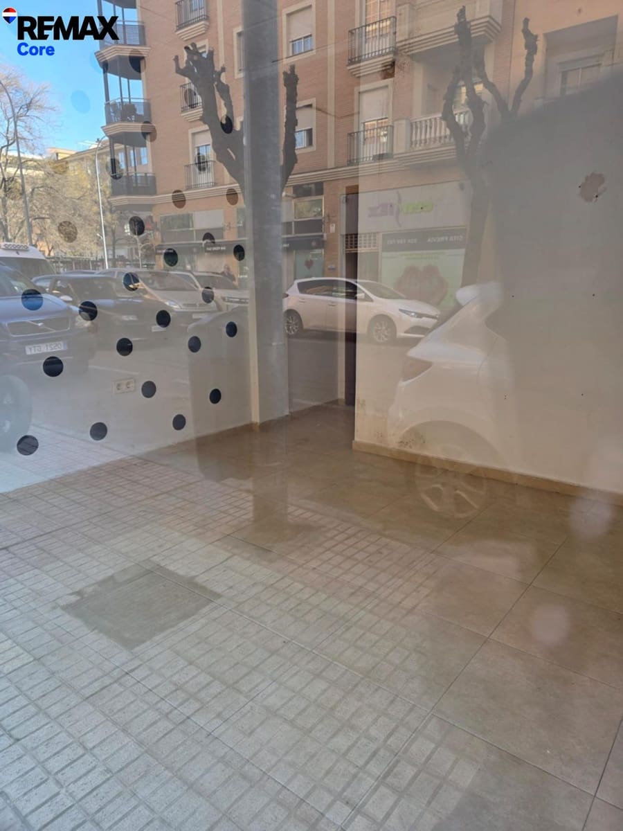 Kaupallinen myytävänä paikassa Badajoz kaupunki - 39 000 € (Ref: 9690609)