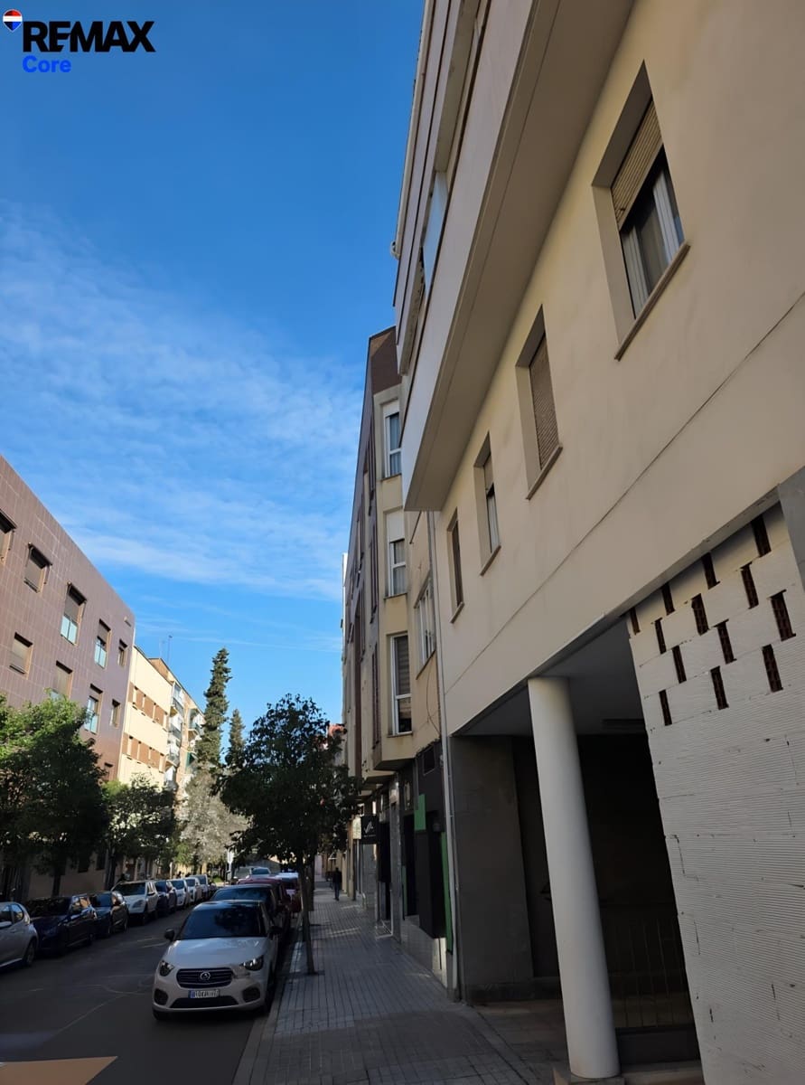 Commercieel te koop in Badajoz stad - € 43.000 (Ref: 9690610)