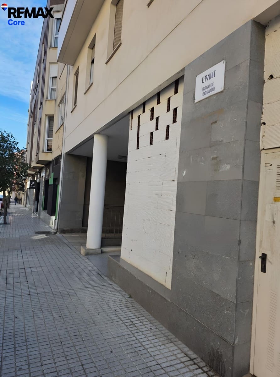 Commercieel te koop in Badajoz stad - € 43.000 (Ref: 9690610)