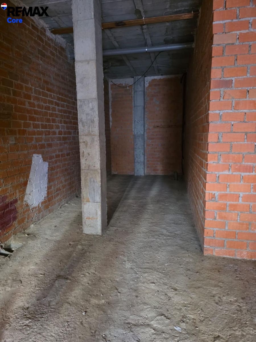 Commercieel te koop in Badajoz stad - € 43.000 (Ref: 9690610)