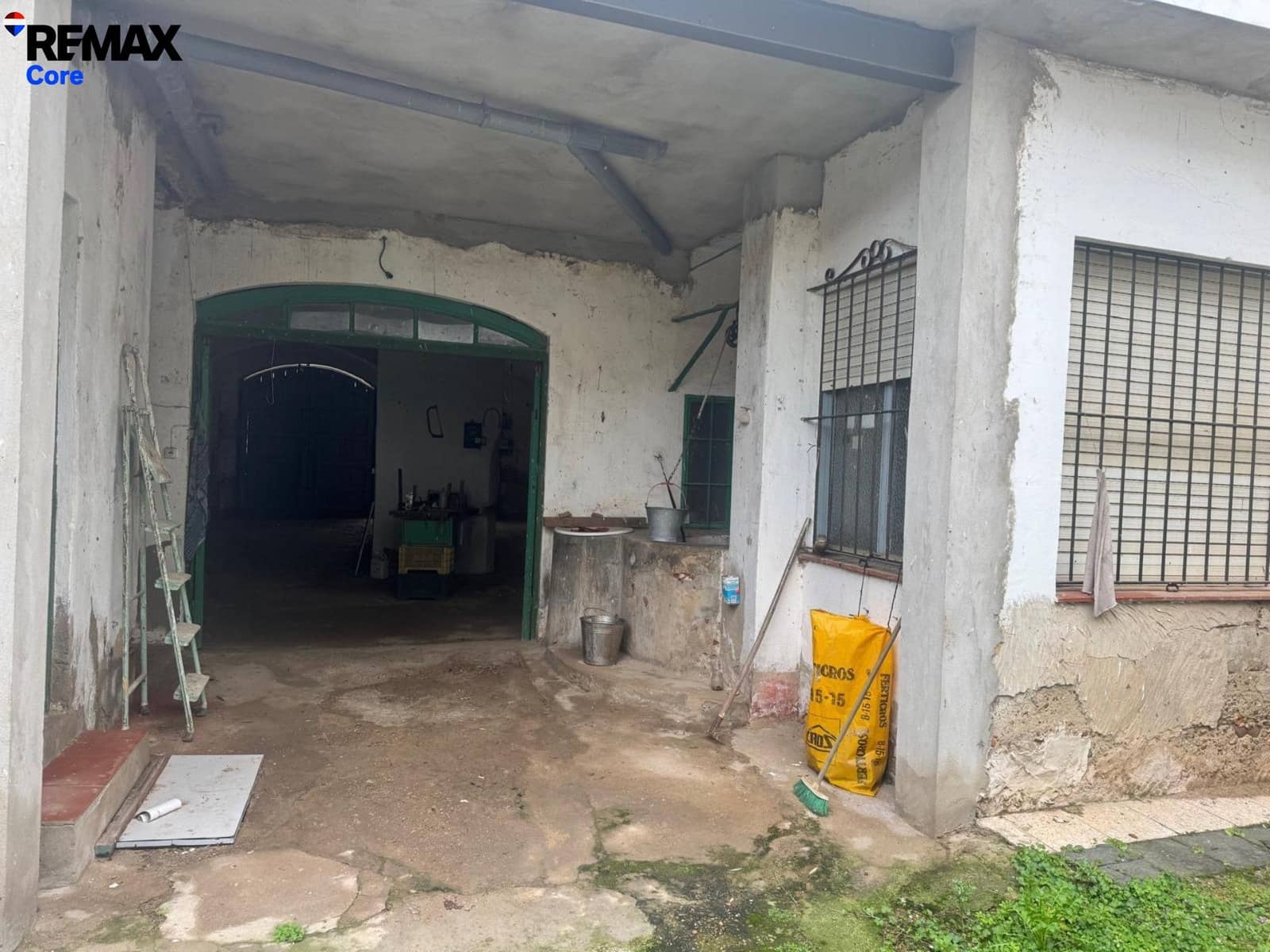 Commercial for sale in Talavera la Real with garage - € 170,000 (Ref: 9701637)
