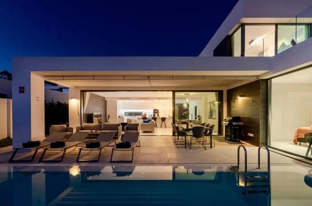 4 Zimmer Villa zu verkaufen in Sitio de Calahonda, Mijas mit Pool Garage - 2.100.000 € (Ref: 9711977)