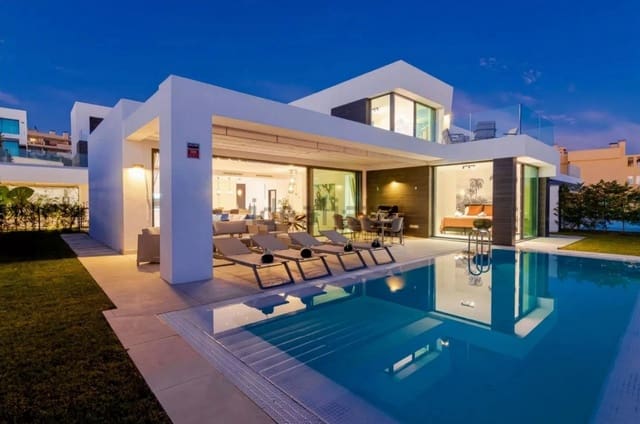 4 Zimmer Villa zu verkaufen in Sitio de Calahonda, Mijas mit Pool Garage - 2.100.000 € (Ref: 9711977)