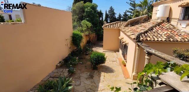 Chalet de 3 habitaciones en Río Real, Marbella en venta con piscina garaje - 1.600.000 € (Ref: 9719962)