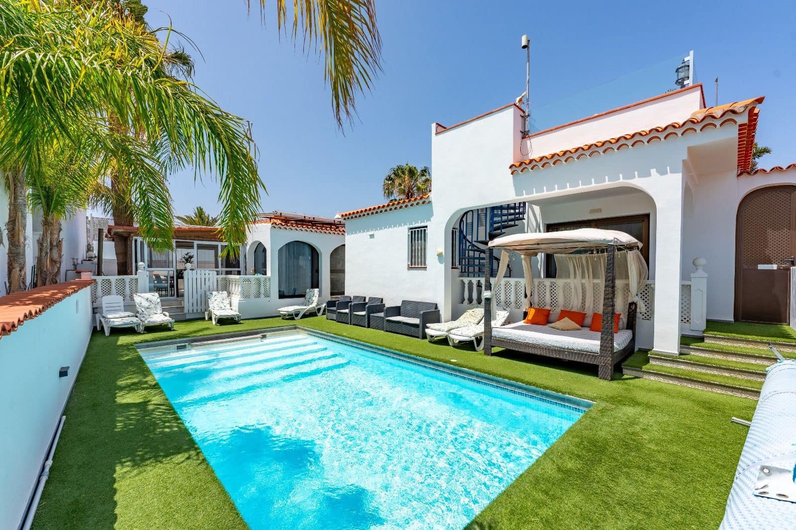 4 soveværelse Villa til salg i Golf del Sur med swimmingpool garage - € 1.100.000 (Ref: 9190523)