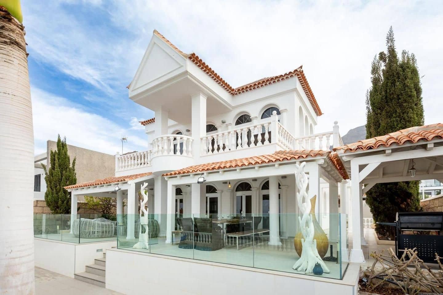 4 soveværelse Villa til salg i Adeje med swimmingpool - € 2.125.000 (Ref: 9190536)