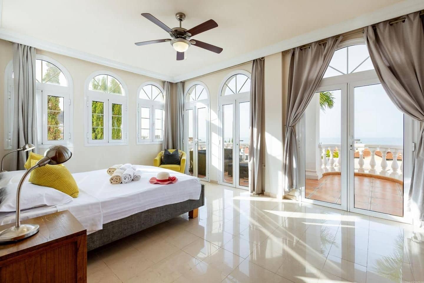 4 soveværelse Villa til salg i Adeje med swimmingpool - € 2.125.000 (Ref: 9190536)