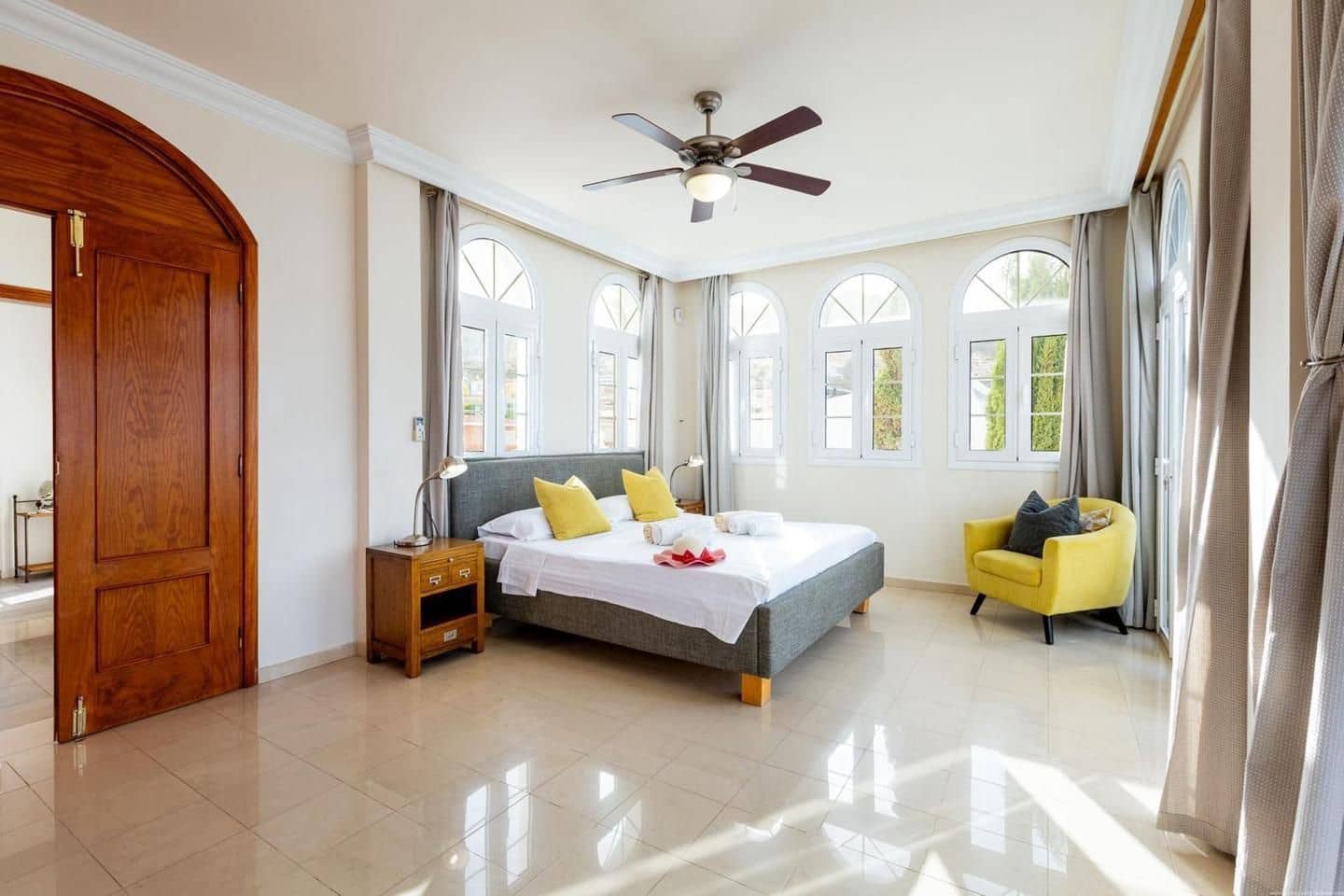 4 soveværelse Villa til salg i Adeje med swimmingpool - € 2.125.000 (Ref: 9190536)