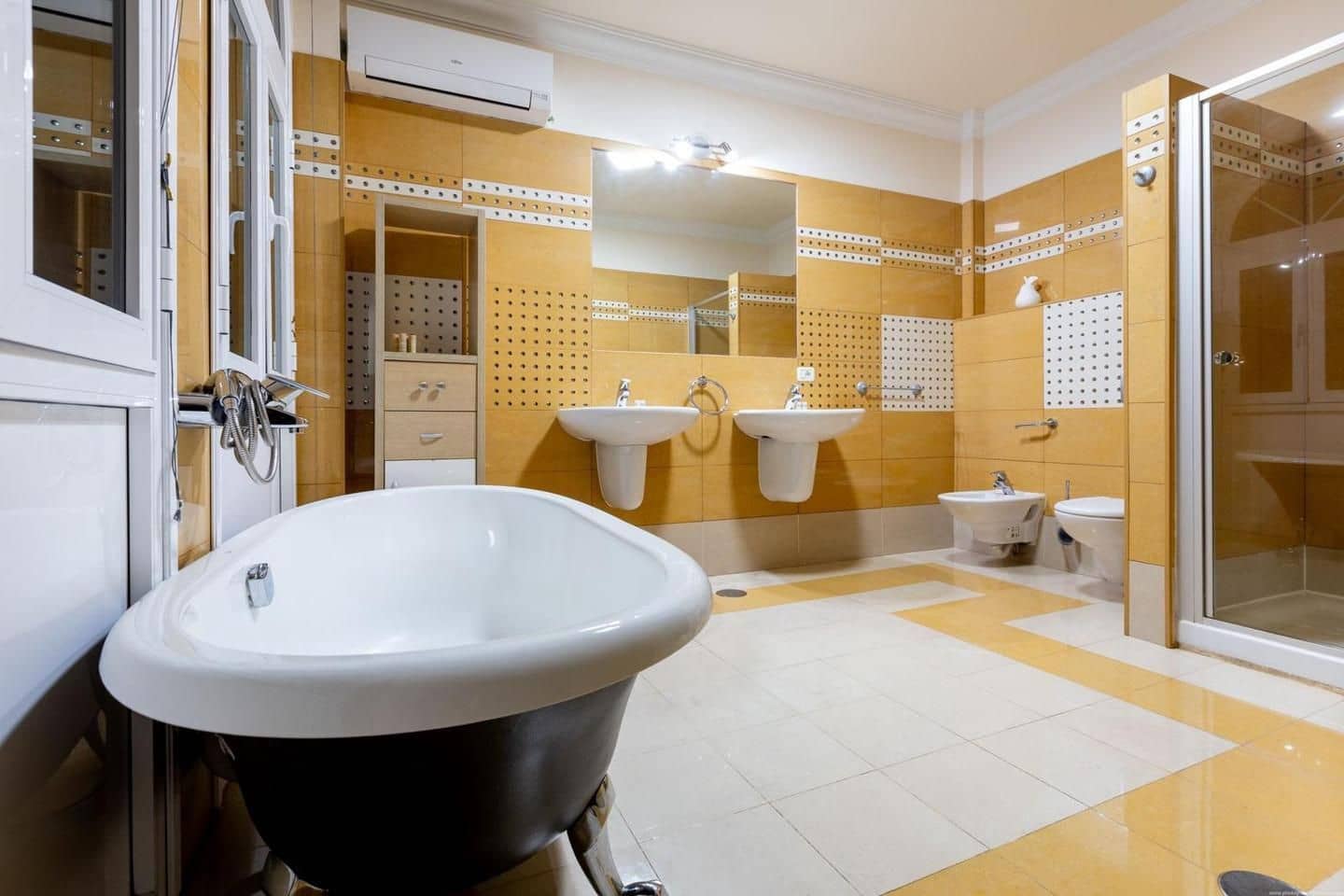 4 soveværelse Villa til salg i Adeje med swimmingpool - € 2.125.000 (Ref: 9190536)