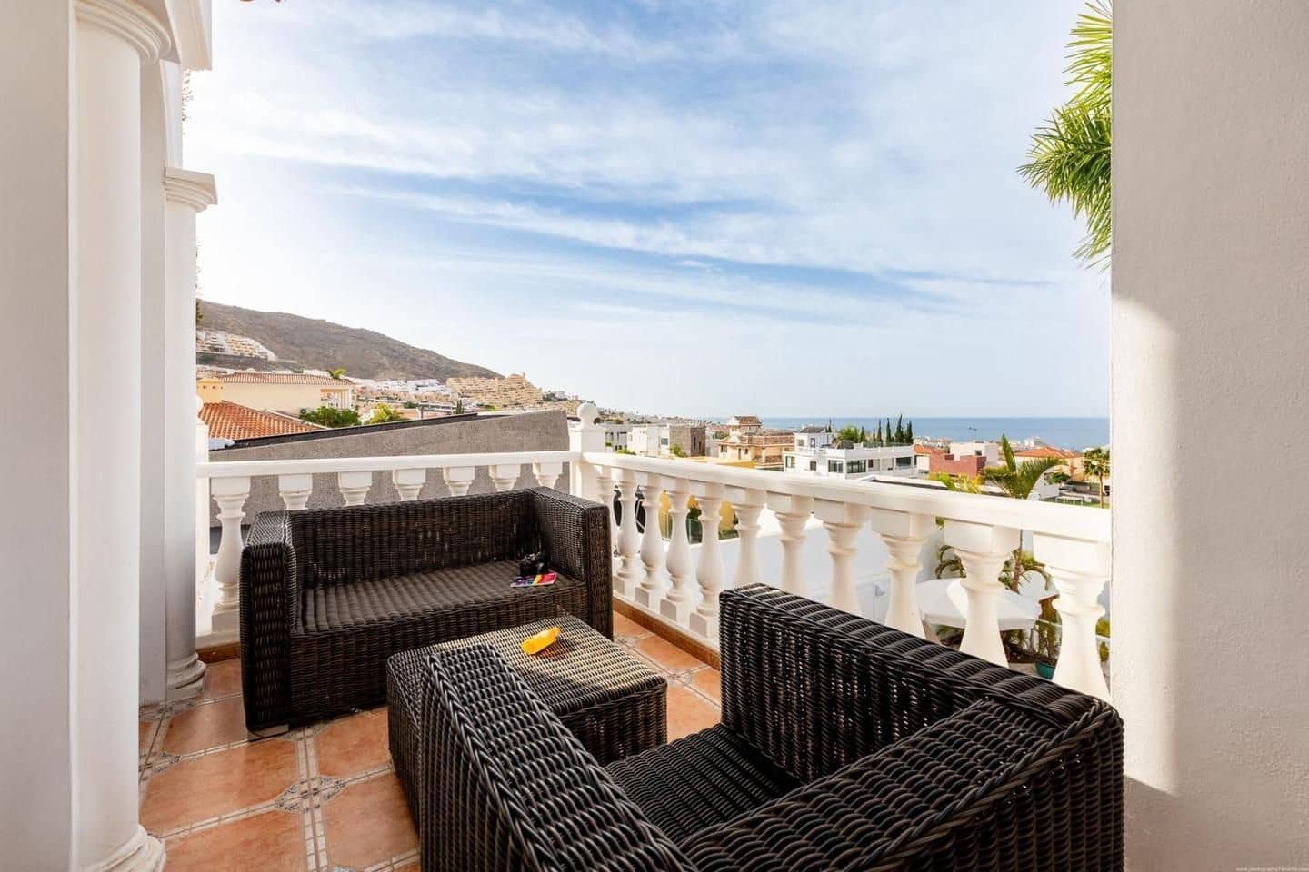 4 soveværelse Villa til salg i Adeje med swimmingpool - € 2.125.000 (Ref: 9190536)