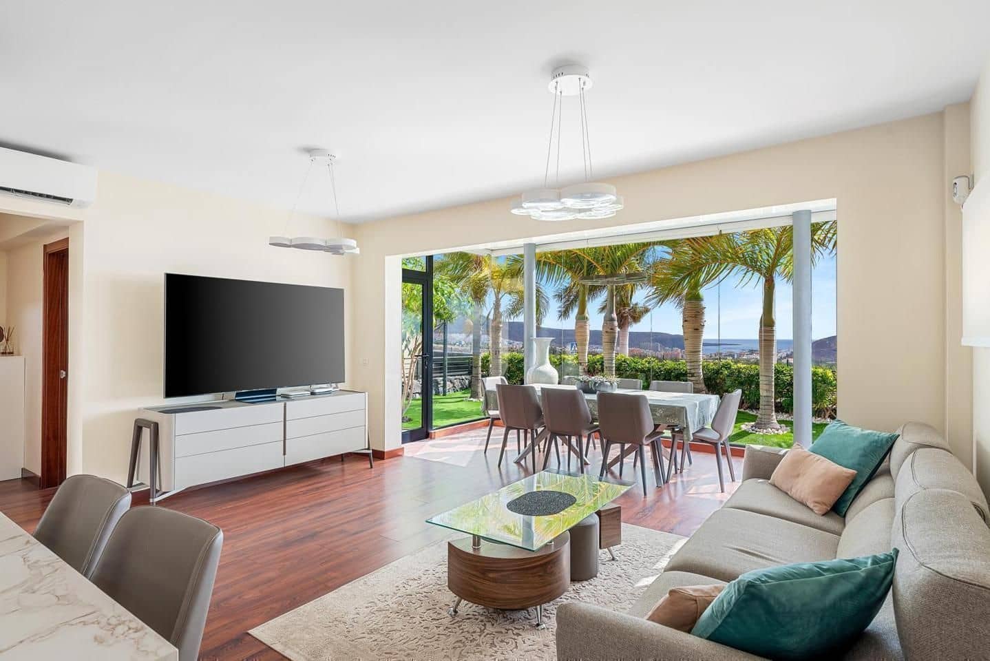 4 soveværelse Villa til salg i Adeje med swimmingpool garage - € 1.530.000 (Ref: 9190537)