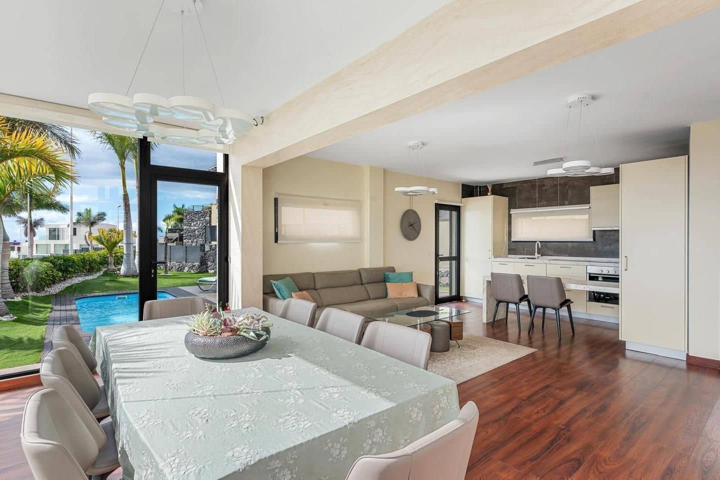 4 soveværelse Villa til salg i Adeje med swimmingpool garage - € 1.530.000 (Ref: 9190537)