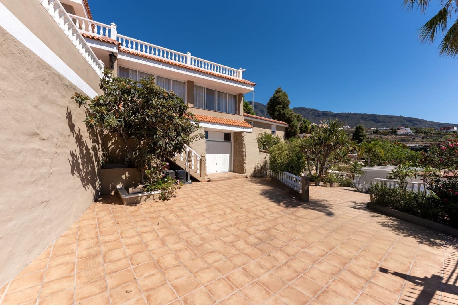 4 bedroom Villa for sale in Candelaria with pool garage - € 840,000 (Ref: 9190538)