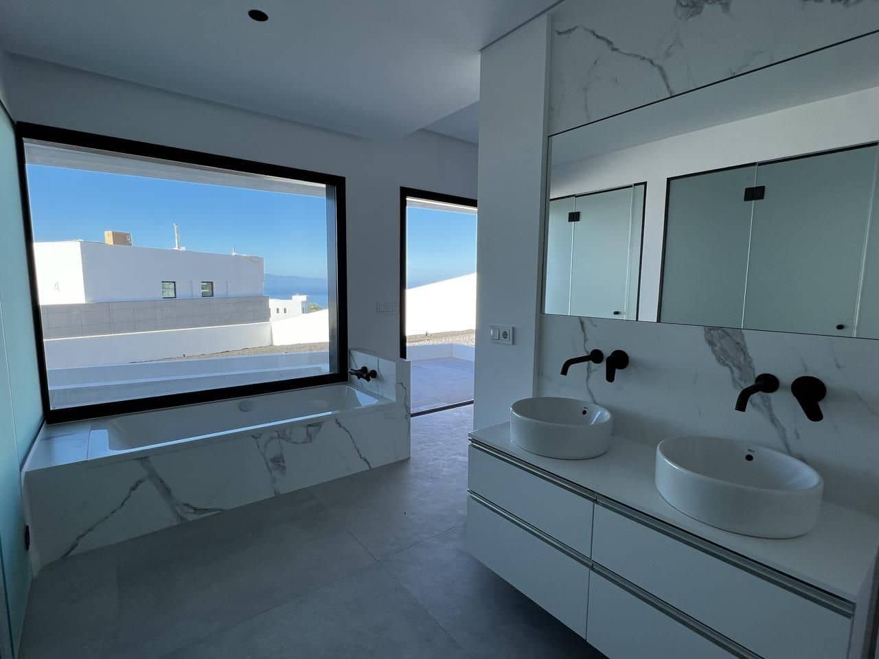 3 sypialnia Willa na sprzedaż w Guia de Isora z basenem - 3 290 000 € (Ref: 9190867)