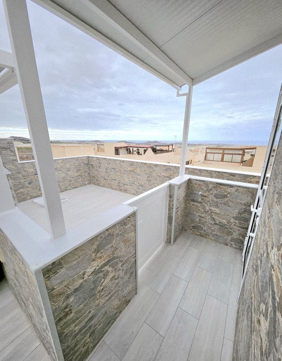 3 bedroom Penthouse for sale in Arona with garage - € 432,000 (Ref: 9378770)