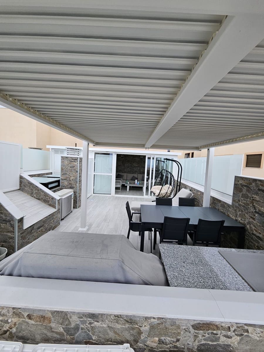 3 bedroom Penthouse for sale in Arona with garage - € 432,000 (Ref: 9378770)