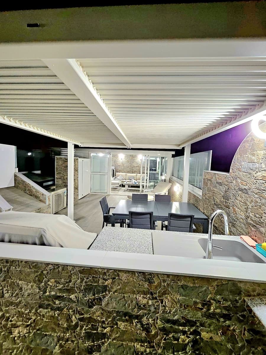 3 bedroom Penthouse for sale in Arona with garage - € 432,000 (Ref: 9378770)