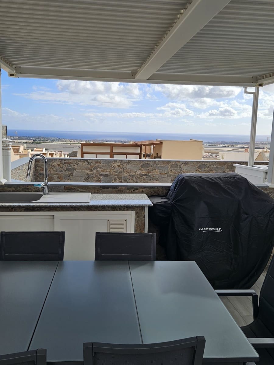 3 bedroom Penthouse for sale in Arona with garage - € 432,000 (Ref: 9378770)