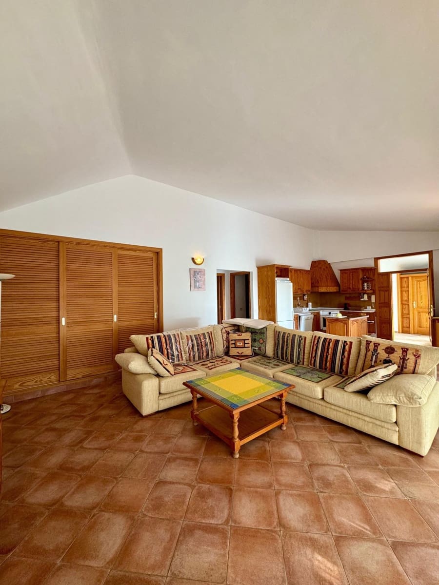 2 bedroom Semi-detached Villa for rent in Adeje with garage - € 1,700 (Ref: 9403147)