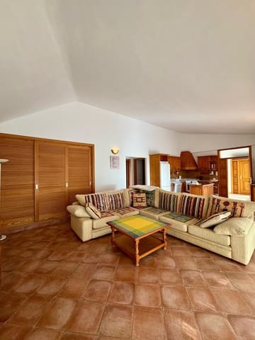 2 makuuhuone Paritalo vuokrattavana paikassa La Caleta Adeje, Adeje mukana 
autotalli - 1 700 € (Ref: 9403147)