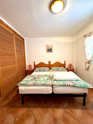 2 makuuhuone Paritalo vuokrattavana paikassa La Caleta Adeje, Adeje mukana 
autotalli - 1 700 € (Ref: 9403147)