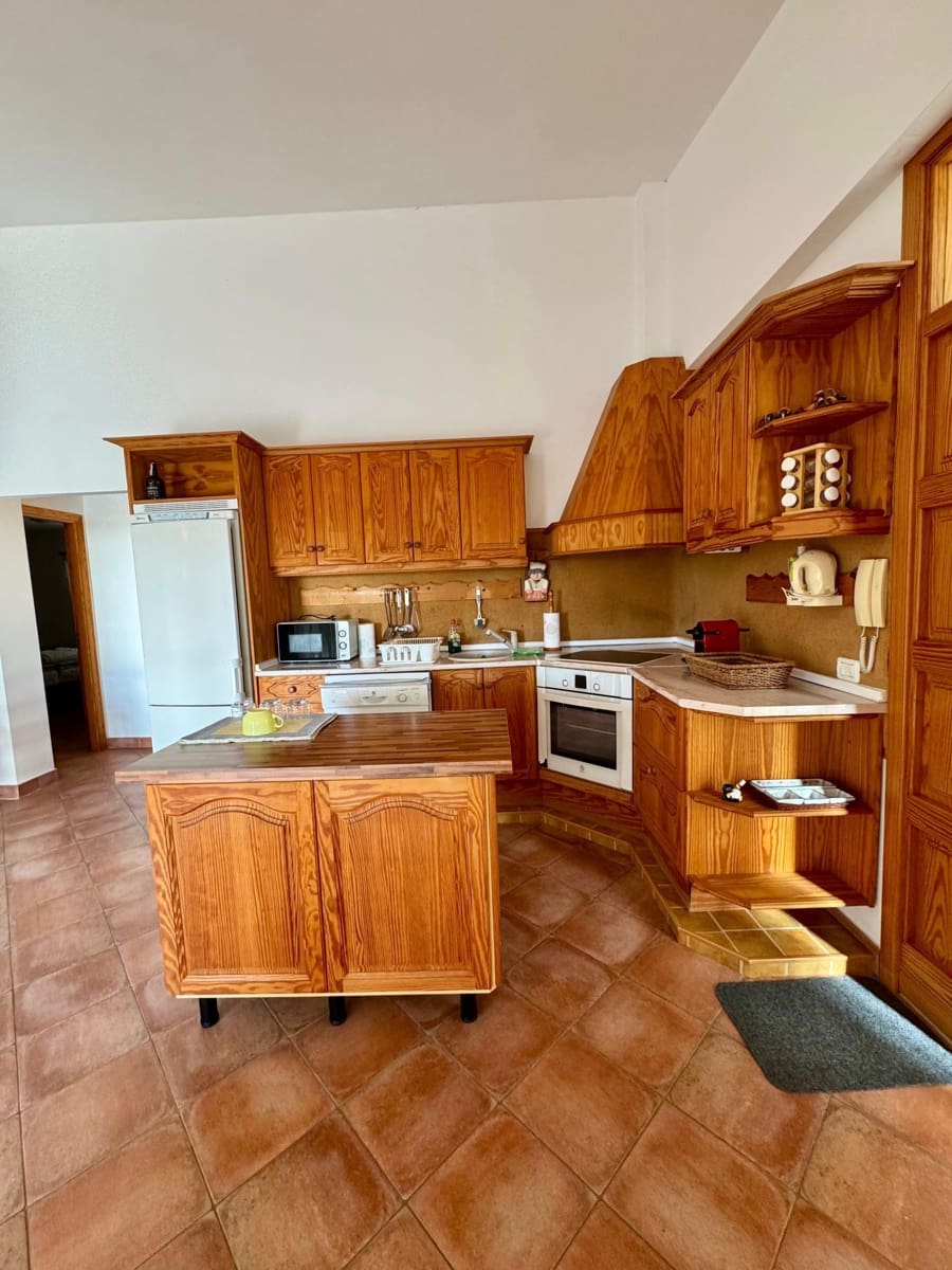 2 bedroom Semi-detached Villa for rent in Adeje with garage - € 1,700 (Ref: 9403147)