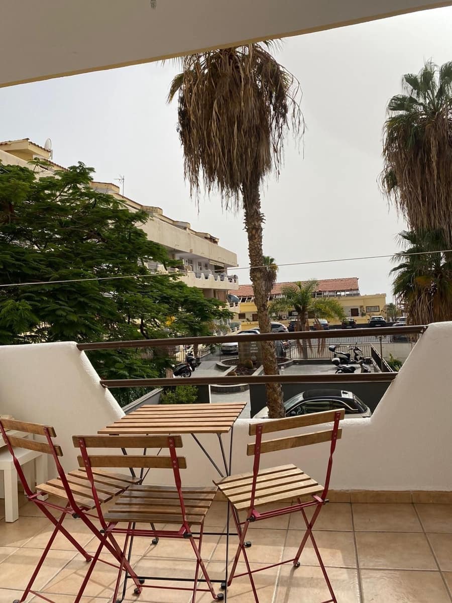 1 slaapkamer Appartement te huur in Adeje met zwembad - € 1.300 (Ref: 9472249)