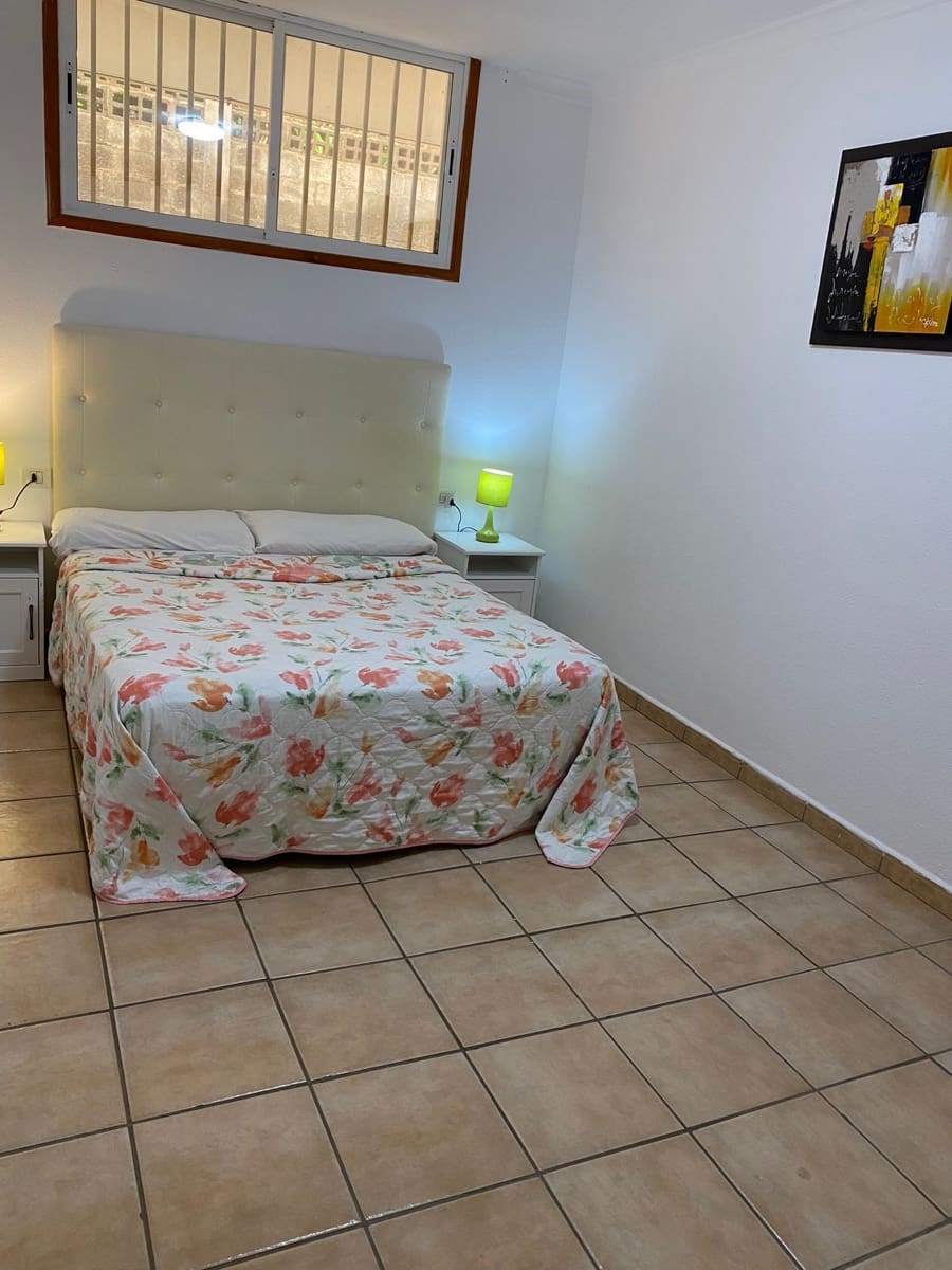 1 slaapkamer Appartement te huur in Adeje met zwembad - € 1.300 (Ref: 9472249)