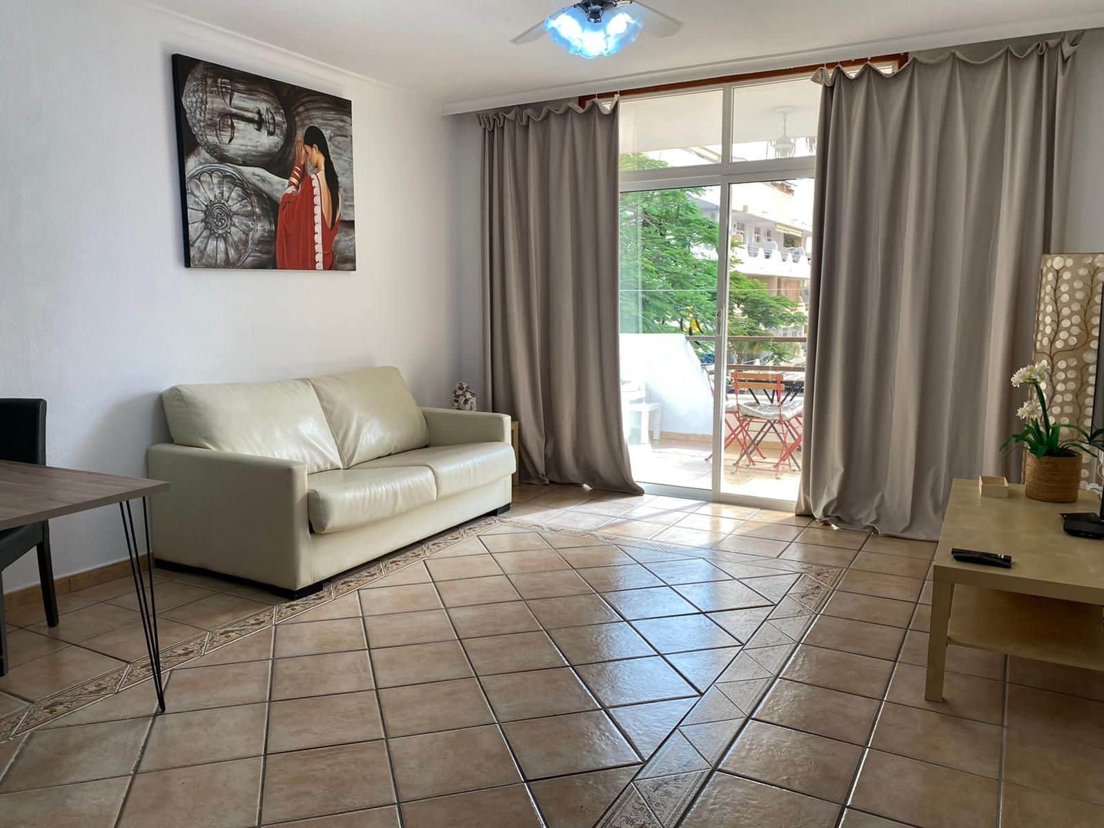 1 slaapkamer Appartement te huur in Adeje met zwembad - € 1.300 (Ref: 9472249)