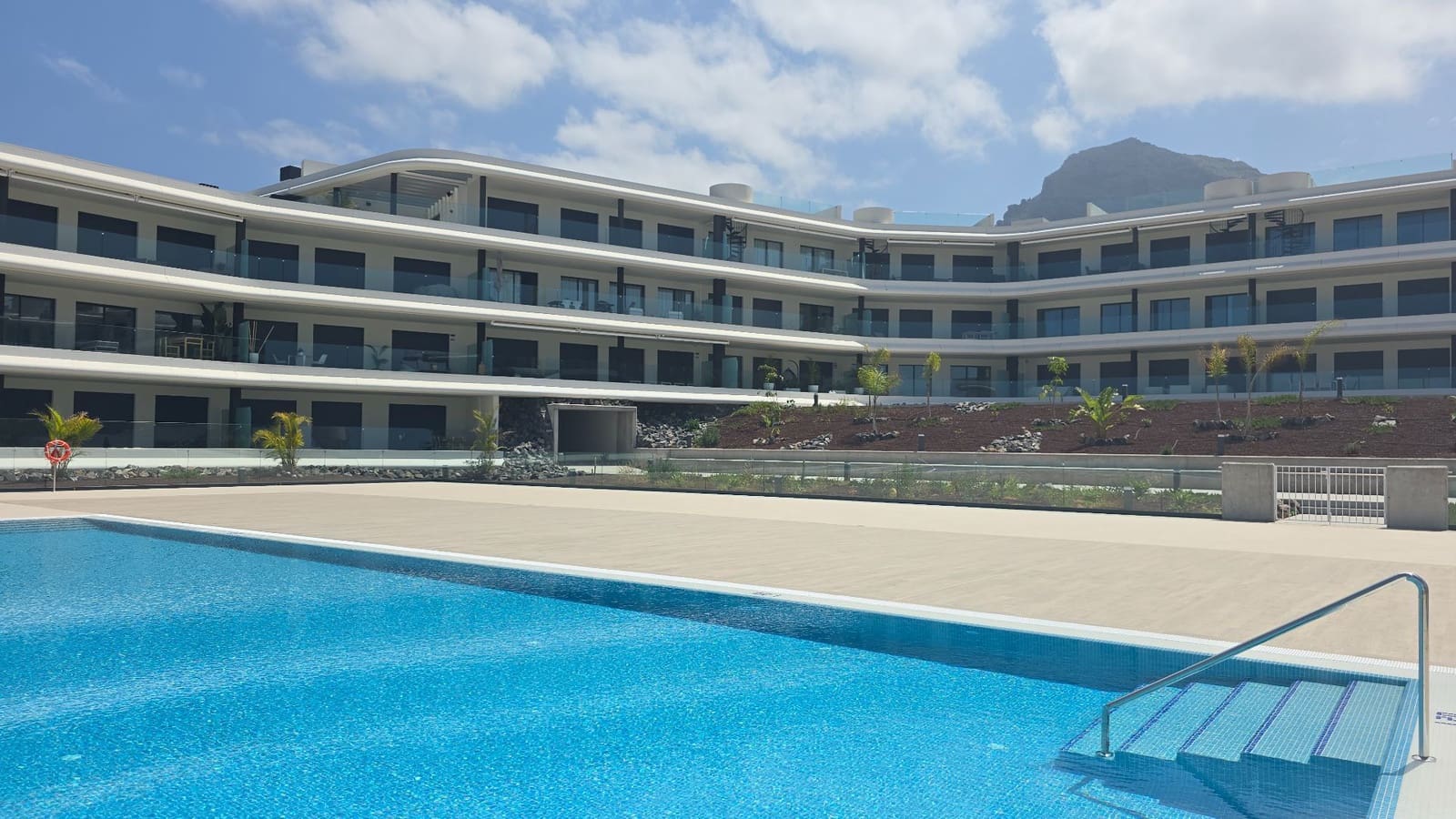 2 bedroom Flat for sale in Adeje with pool garage - € 670,000 (Ref: 9494462)