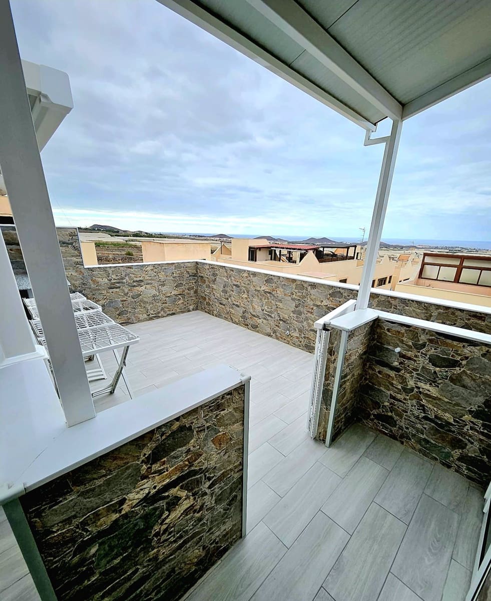 3 bedroom Penthouse for sale in Arona with garage - € 430,000 (Ref: 9508449)