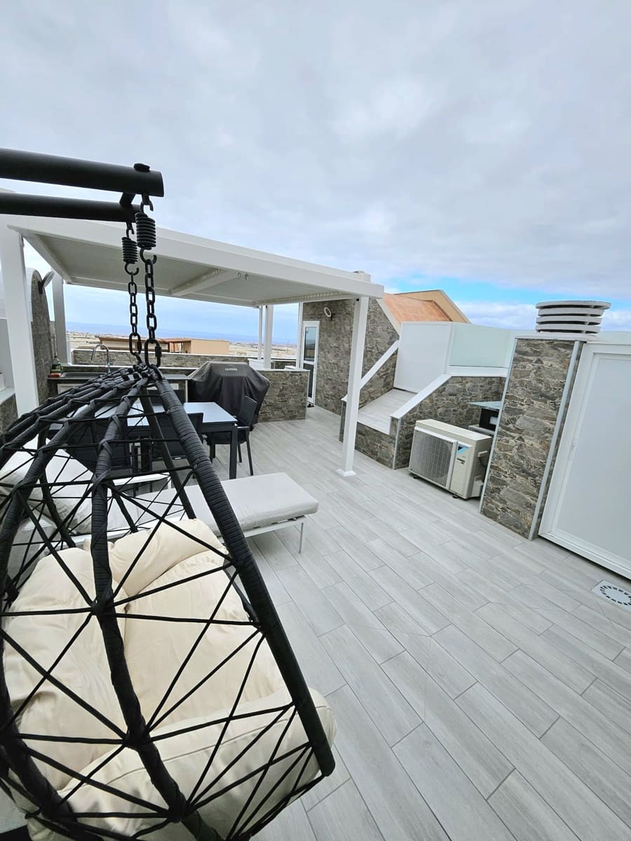 3 bedroom Penthouse for sale in Arona with garage - € 430,000 (Ref: 9508449)