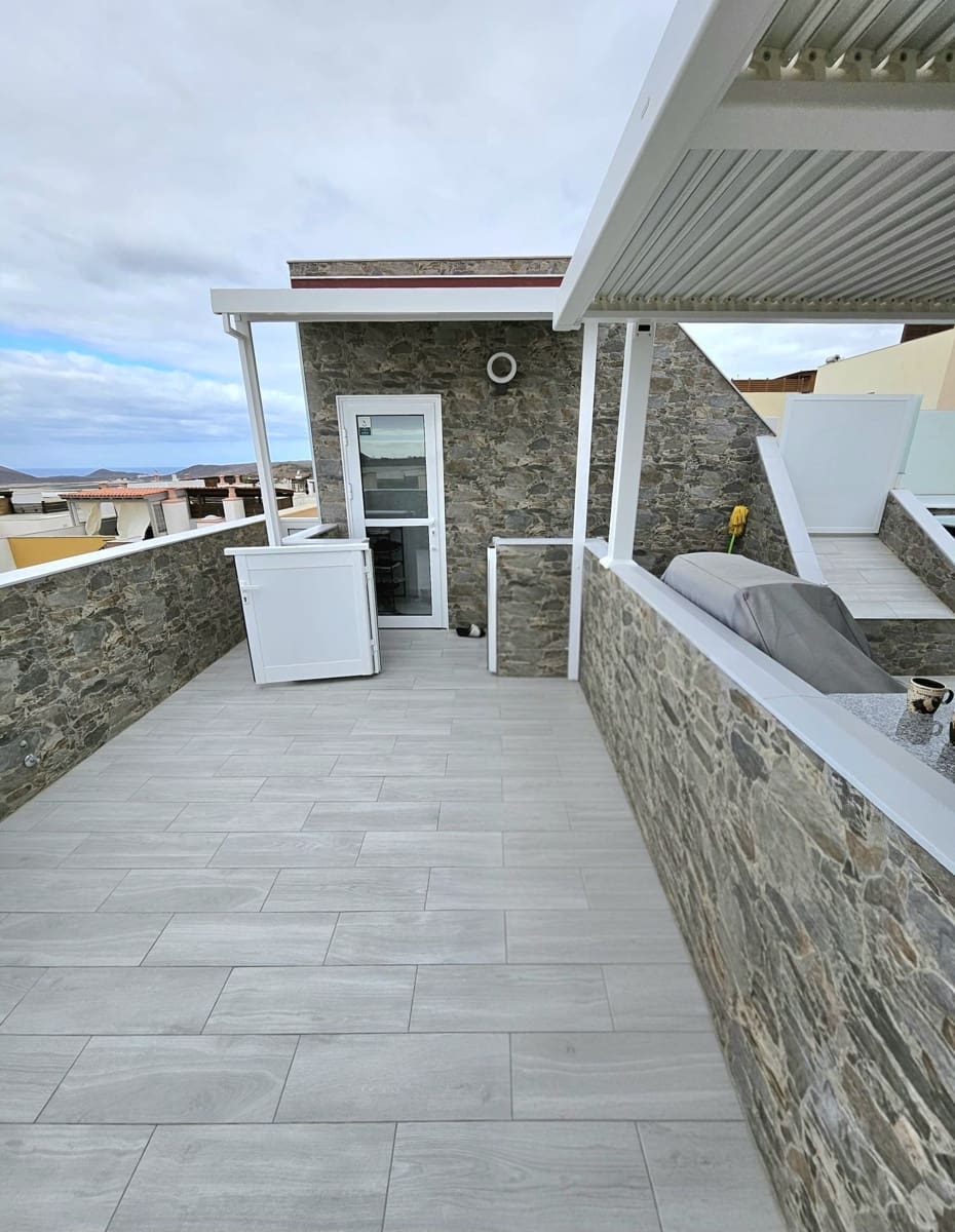 3 bedroom Penthouse for sale in Arona with garage - € 430,000 (Ref: 9508449)