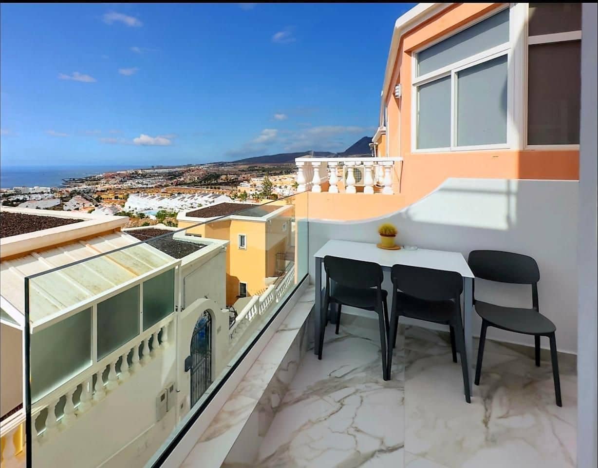 2 soveværelse Byhus til salg i Adeje med swimmingpool - € 644.000 (Ref: 9508450)