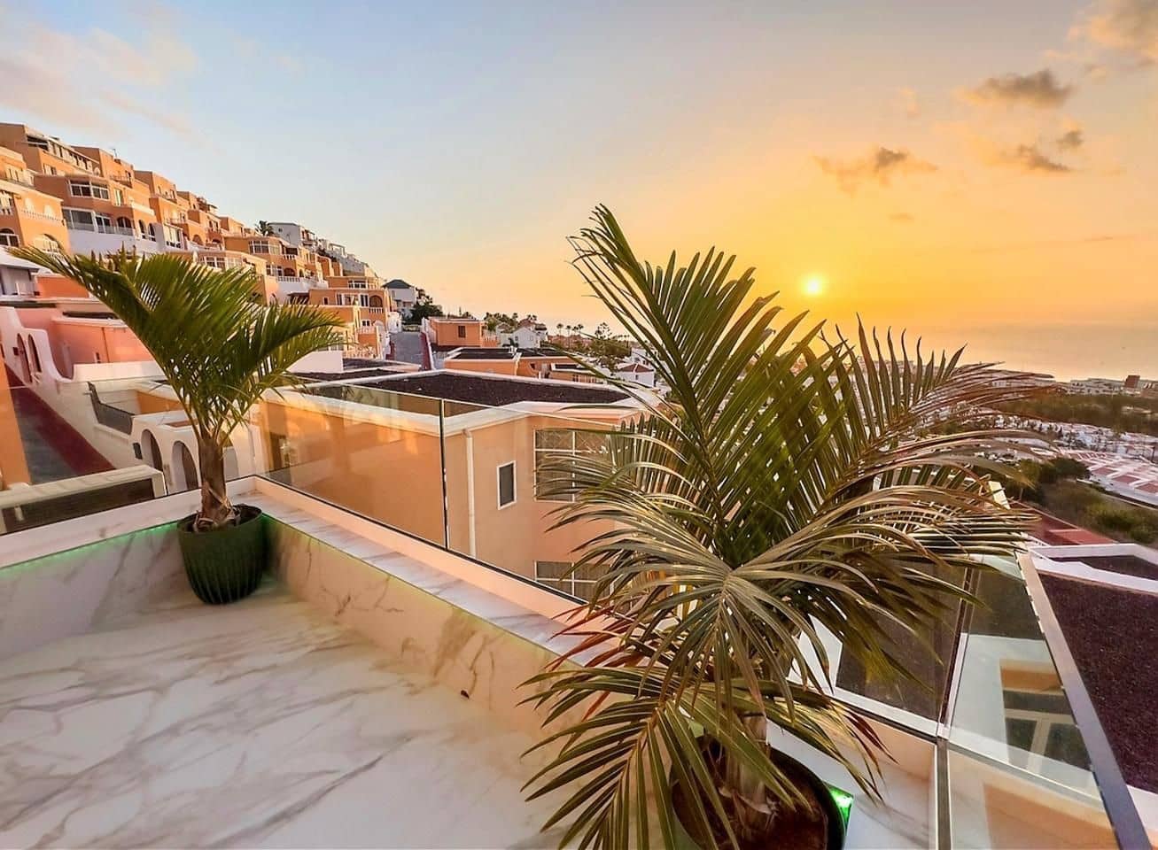 2 soveværelse Byhus til salg i Adeje med swimmingpool - € 644.000 (Ref: 9508450)