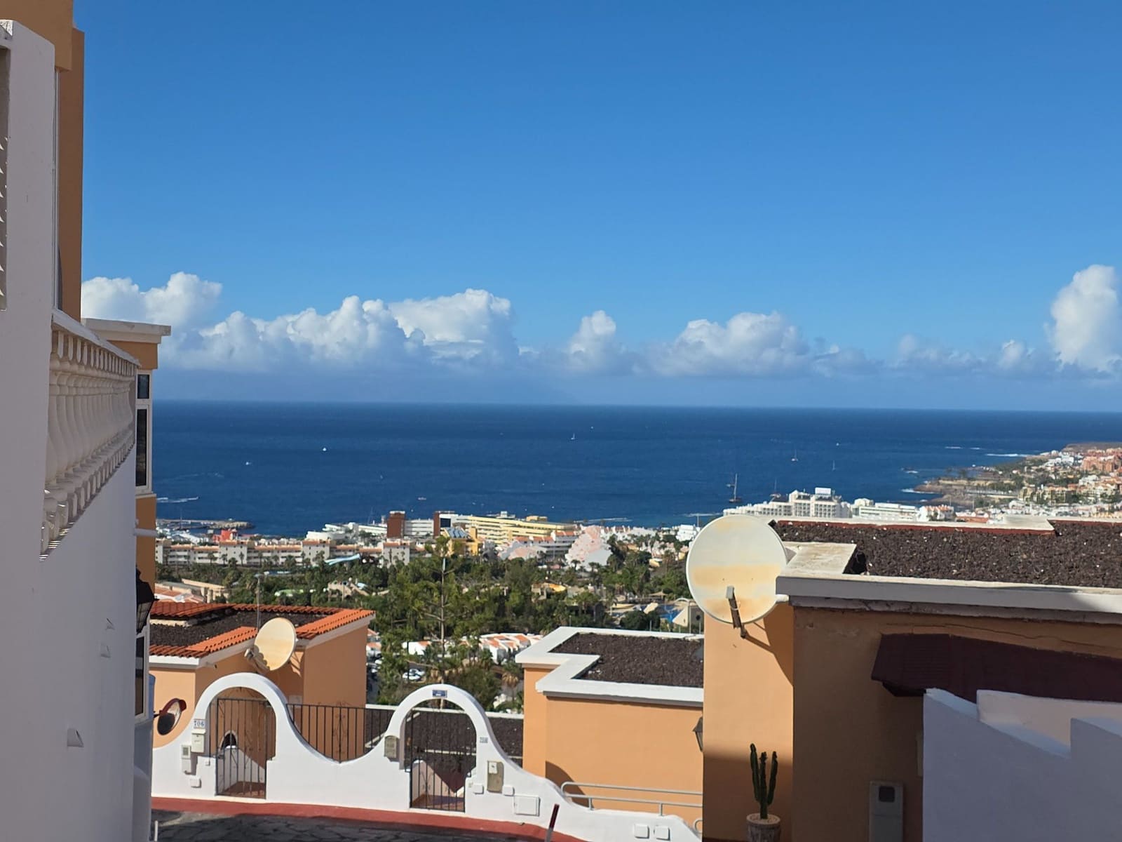 2 soveværelse Byhus til salg i Adeje med swimmingpool - € 432.000 (Ref: 9508451)