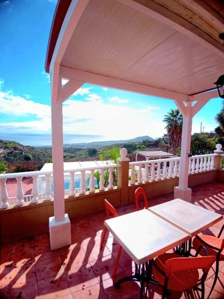 4 bedroom Villa for sale in Candelaria with pool garage - € 840,000 (Ref: 9508452)