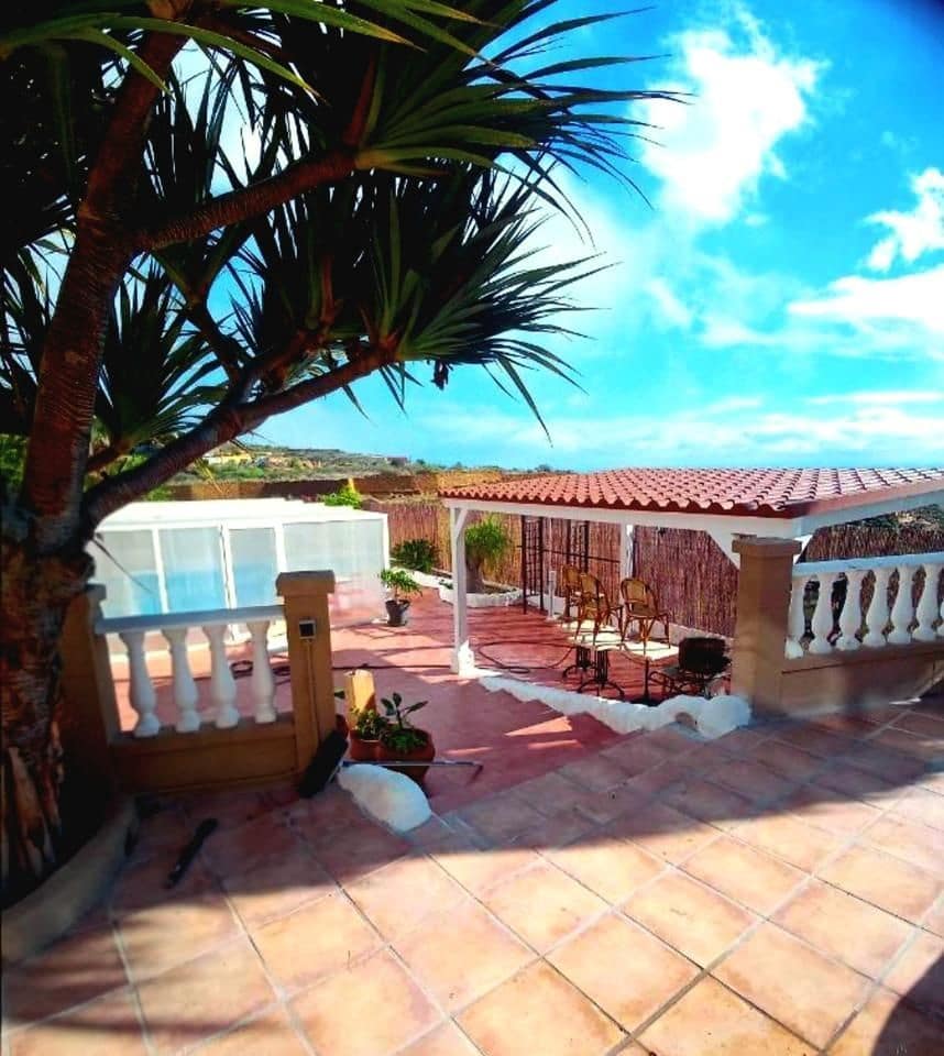 4 bedroom Villa for sale in Candelaria with pool garage - € 840,000 (Ref: 9508452)
