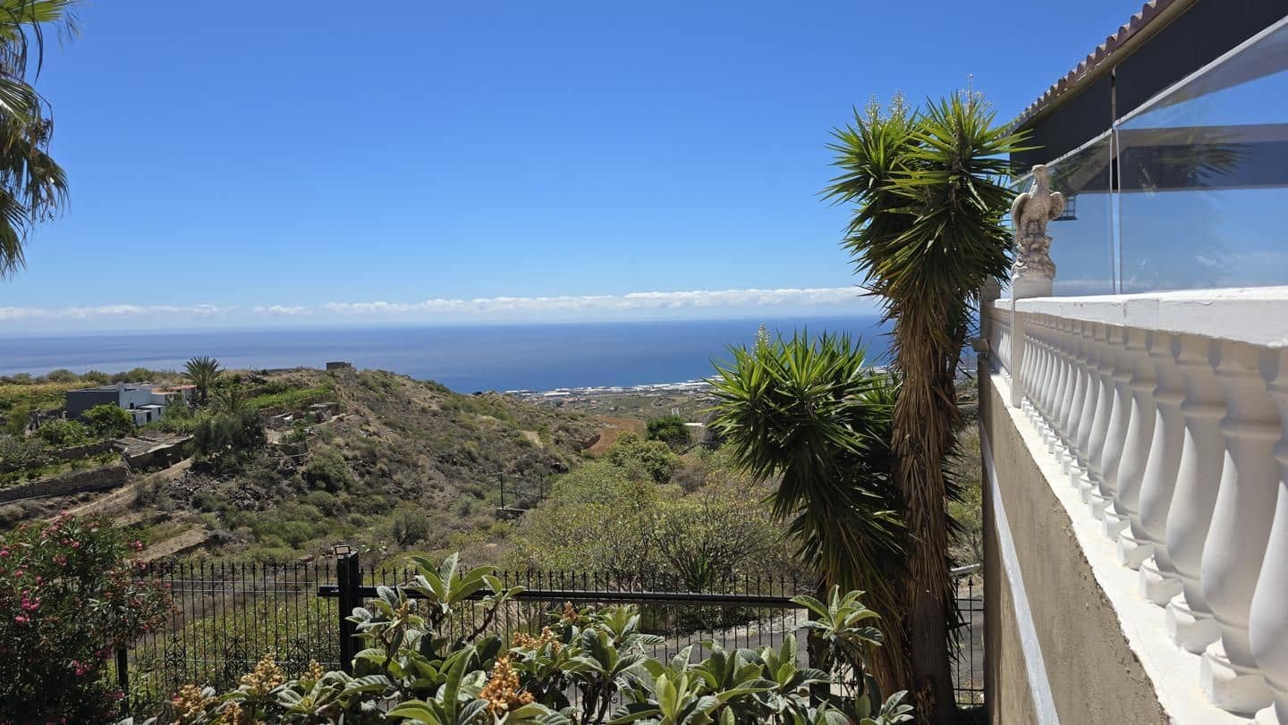 4 bedroom Villa for sale in Candelaria with pool garage - € 840,000 (Ref: 9508452)