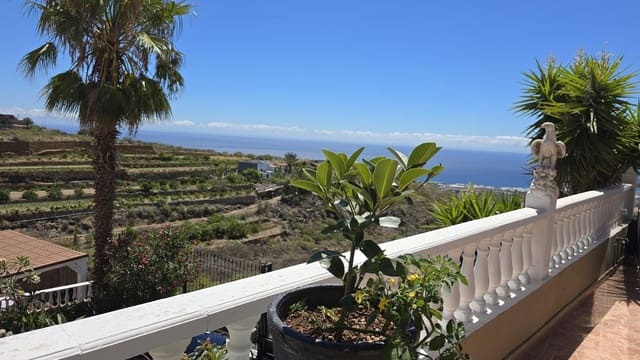 4 bedroom Villa for sale in Candelaria with pool garage - € 840,000 (Ref: 9508452)