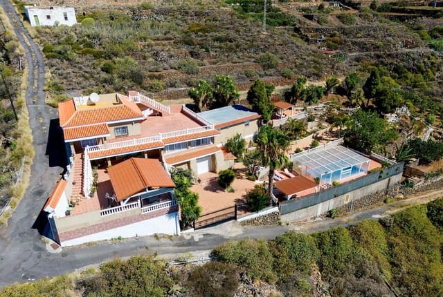 4 bedroom Villa for sale in Candelaria with pool garage - € 840,000 (Ref: 9508452)