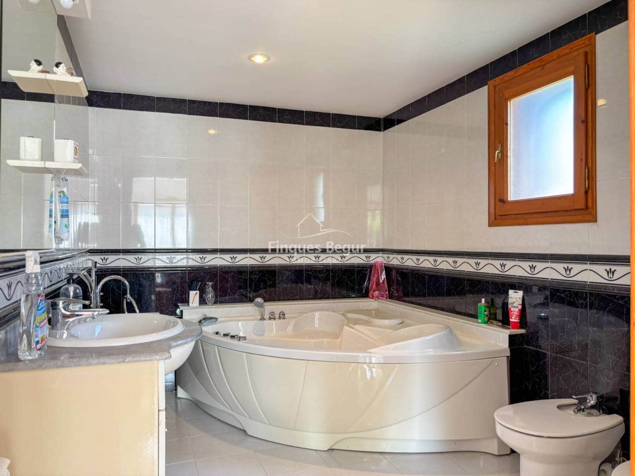 5 Zimmer Villa zu verkaufen in Begur mit Pool Garage - 495.000 € (Ref: 10021892)