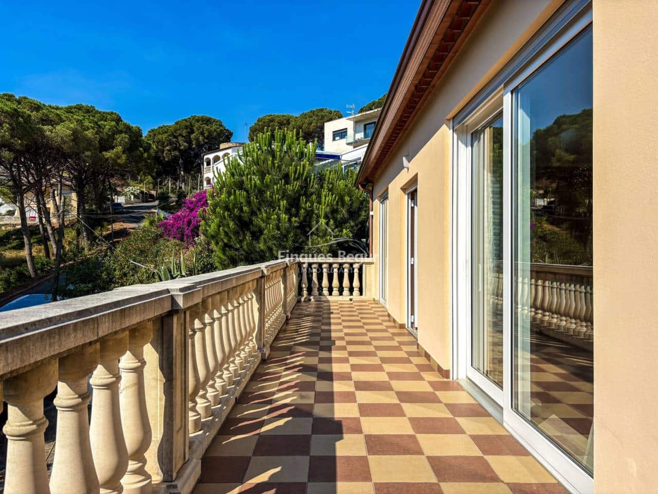 7 soveværelse Villa til salg i Pals med swimmingpool garage - € 1.100.000 (Ref: 9194137)