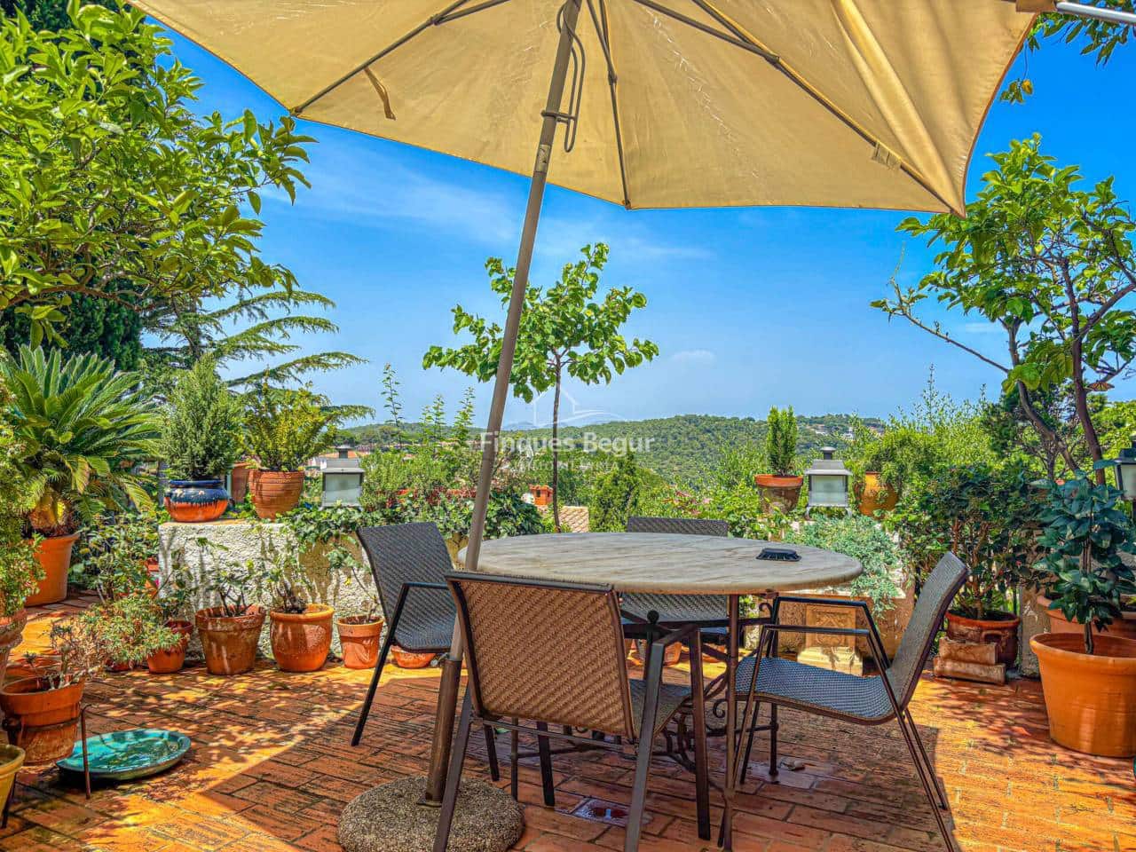 3 soveværelse Byhus til salg i Begur med garage - € 745.000 (Ref: 9194141)