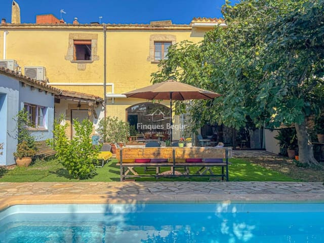 4 makuuhuone Huvila myytävänä paikassa Palafrugell mukana uima-altaan 
autotalli - 950 000 € (Ref: 9242590)