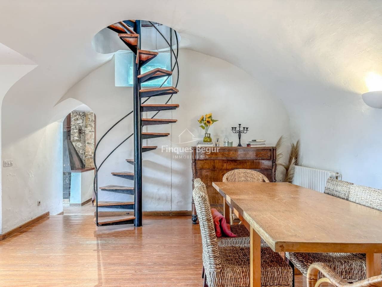 2 soverom Finca/Herregård til salgs i Mont-ras med garasje - € 745 000 (Ref: 9337317)