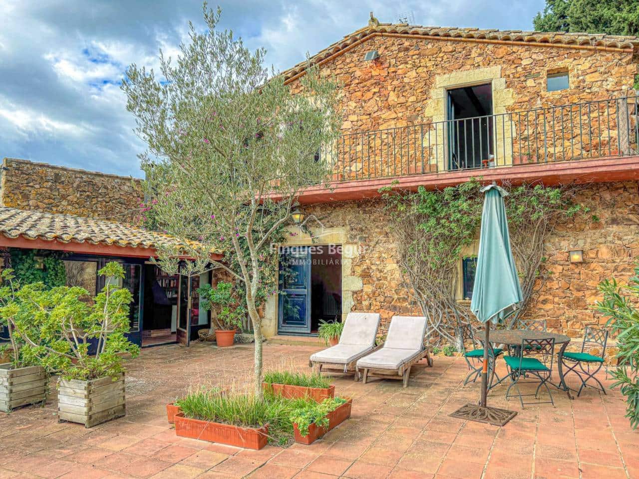 2 soverom Finca/Herregård til salgs i Mont-ras med garasje - € 745 000 (Ref: 9337317)