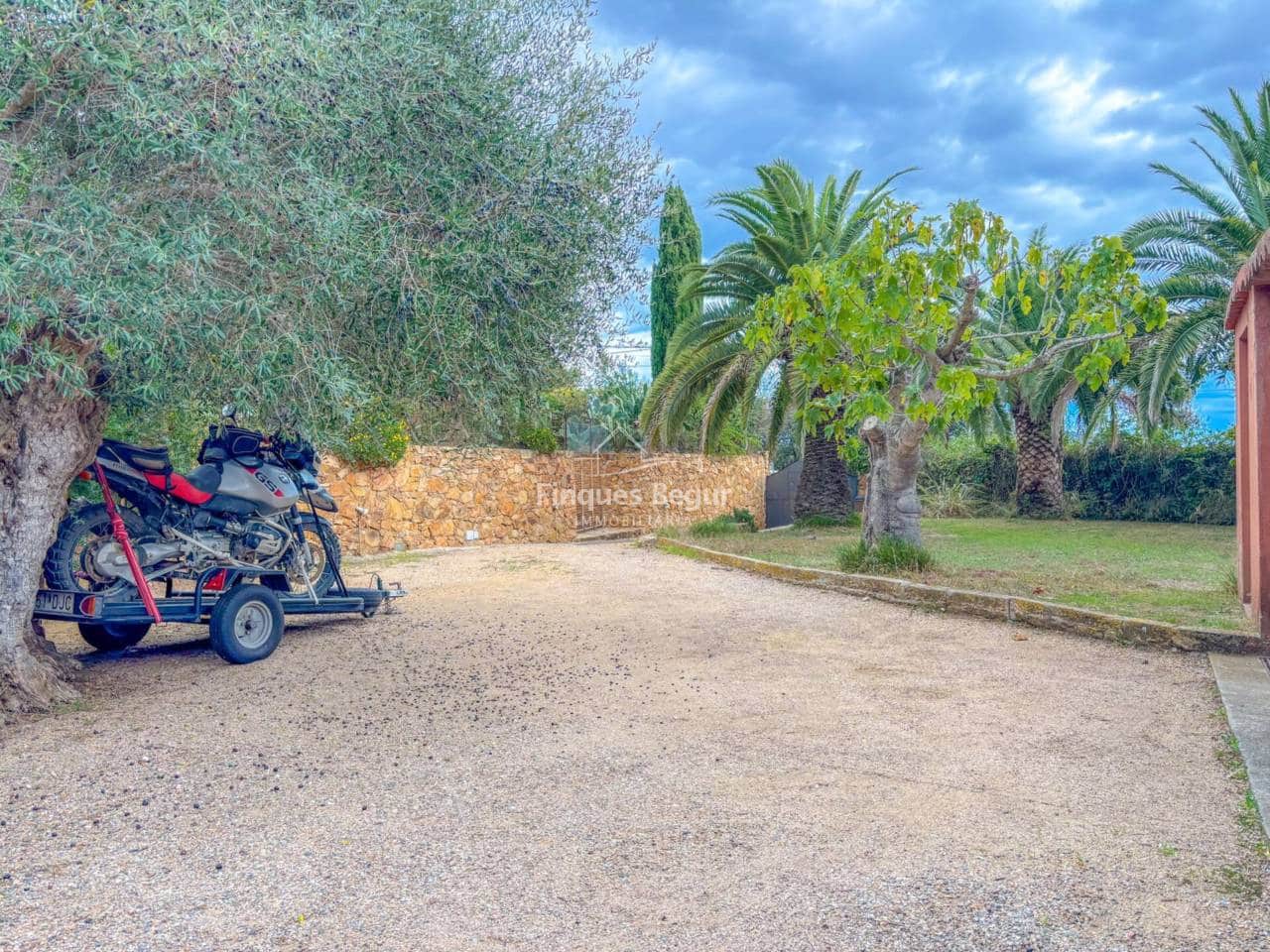 2 soverom Finca/Herregård til salgs i Mont-ras med garasje - € 745 000 (Ref: 9337317)